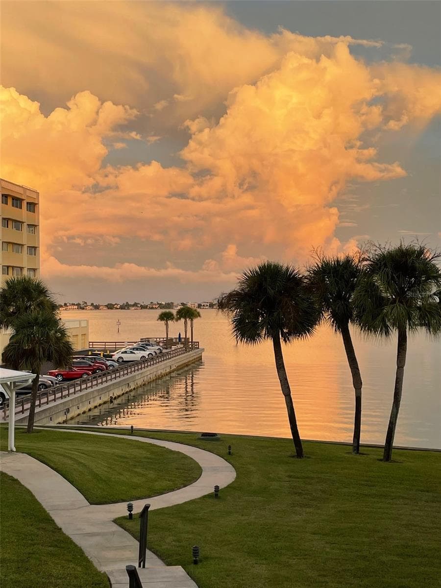 Watch the sunset - 100 BLUFF VIEW DR #211C, BELLEAIR BLUFFS
