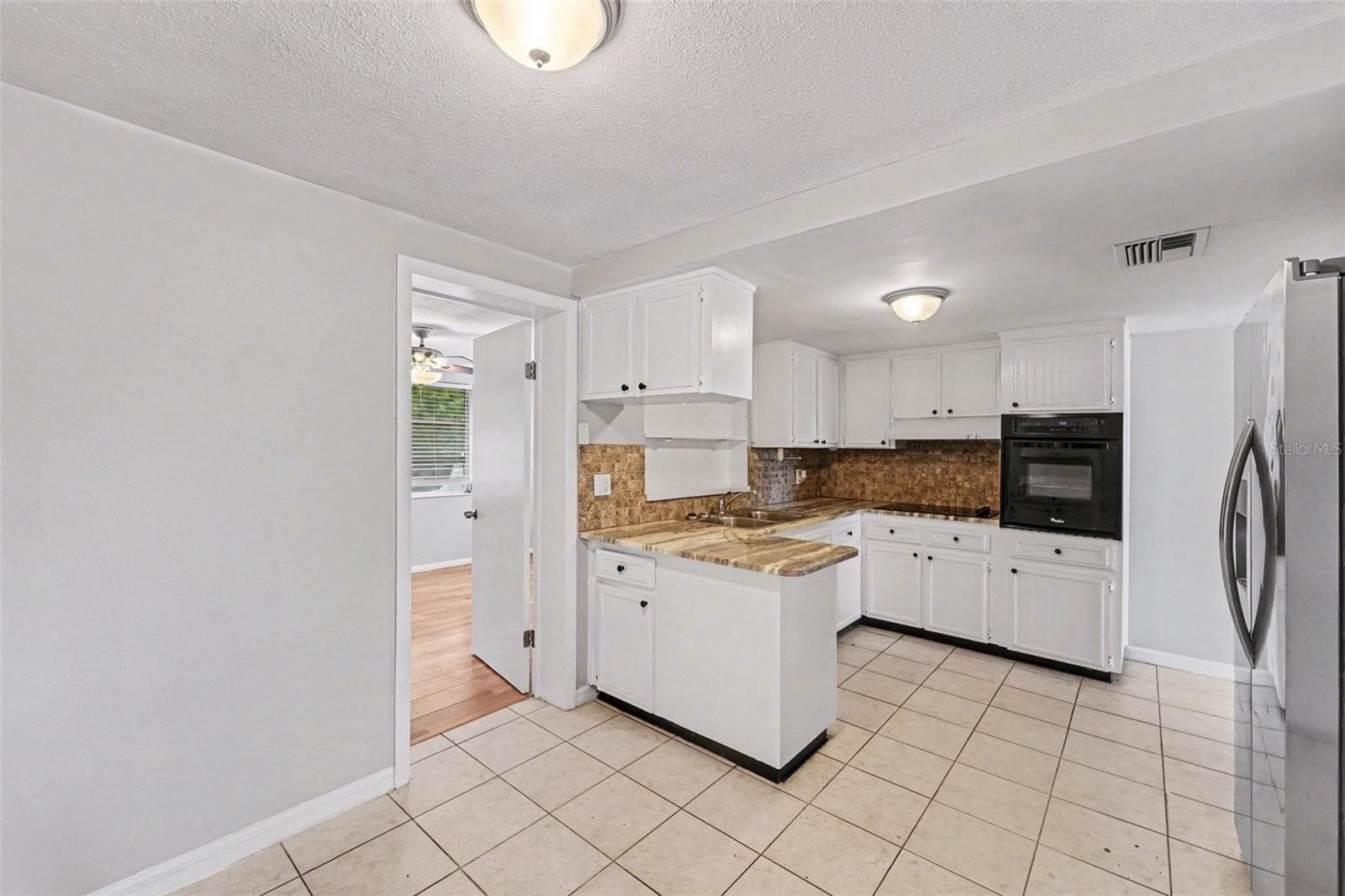 Single Family Residence at 7520 CAMELOT RD, PORT RICHEY, photo 6 of 15