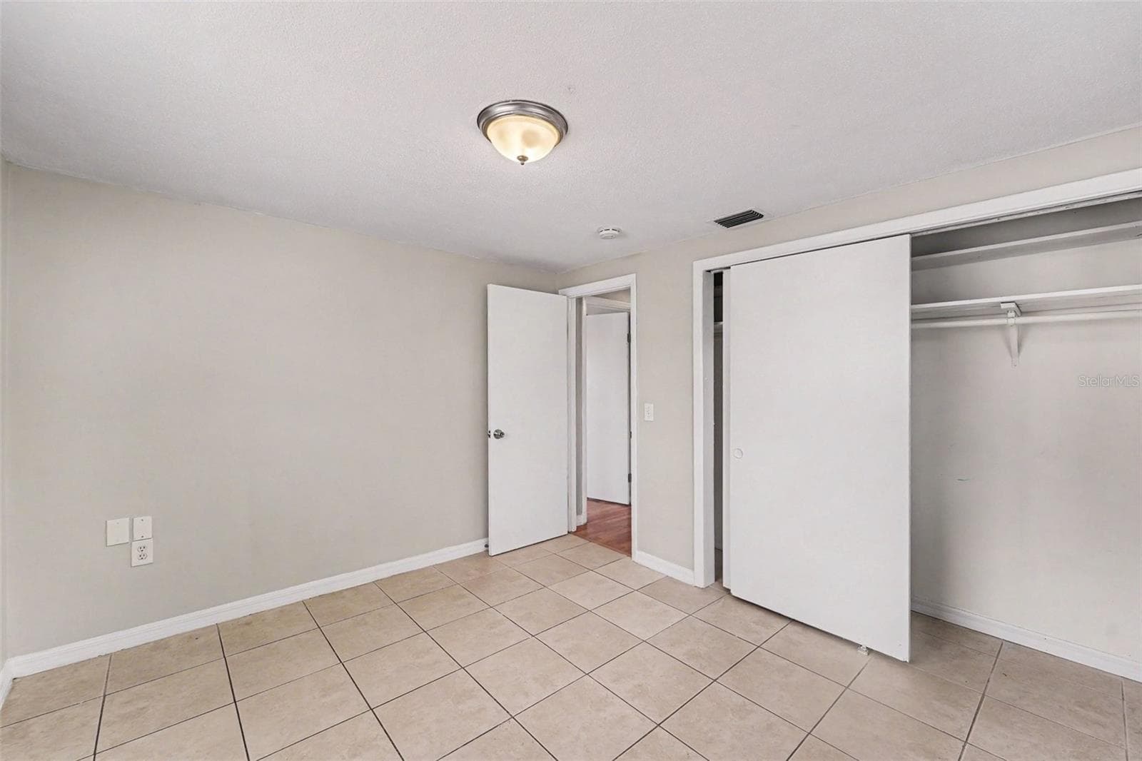 Single Family Residence at 7520 CAMELOT RD, PORT RICHEY, photo 8 of 15