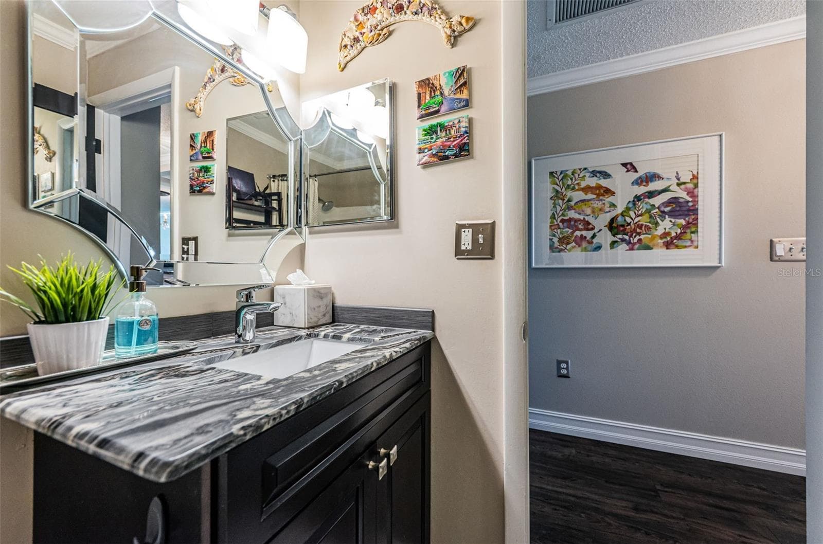 Guest Bathrom - 100 BLUFF VIEW DR #211C, BELLEAIR BLUFFS
