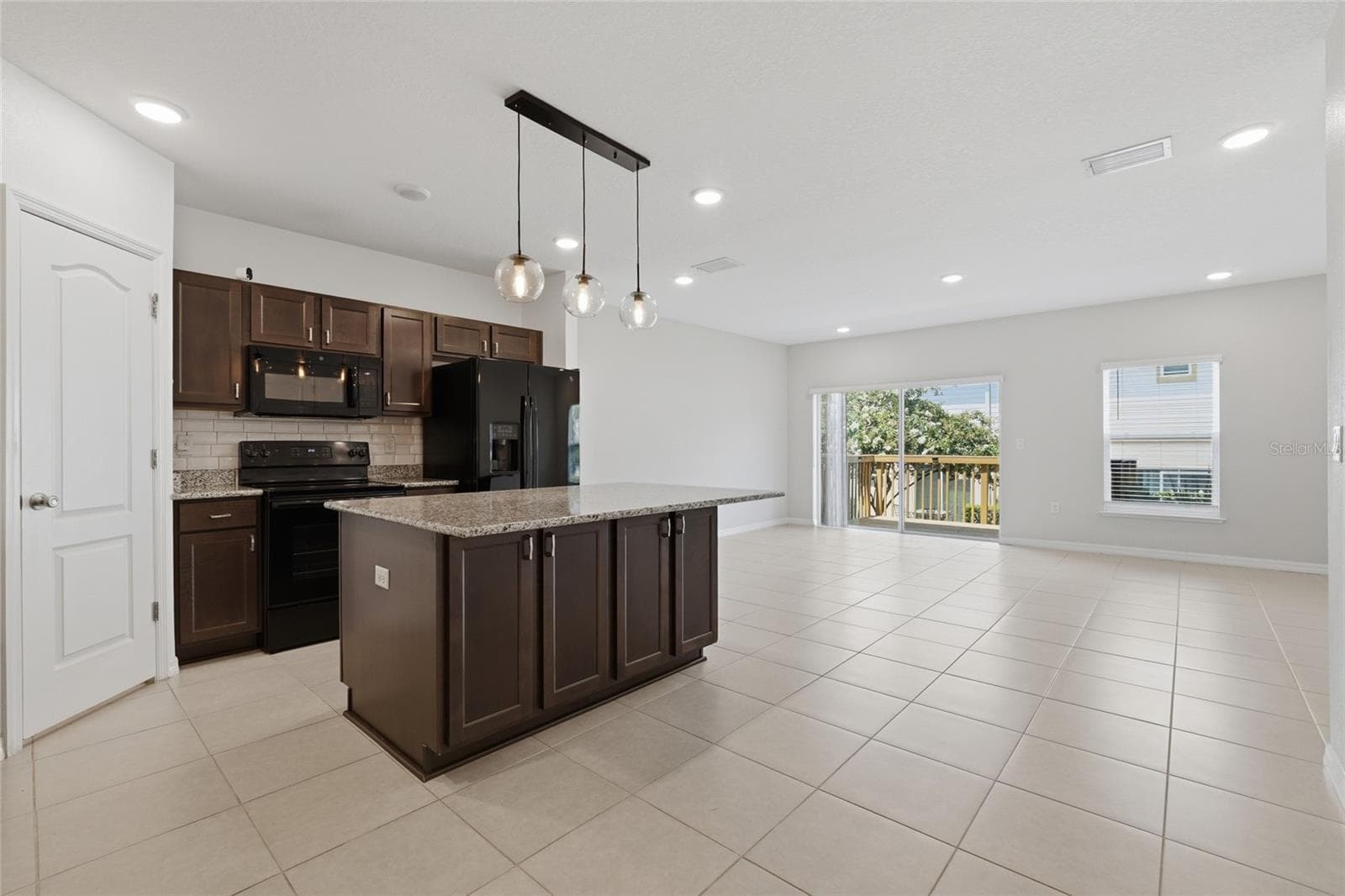 Townhouse at 3857 HAMPSTEAD LN, LAKELAND, photo 4 of 41