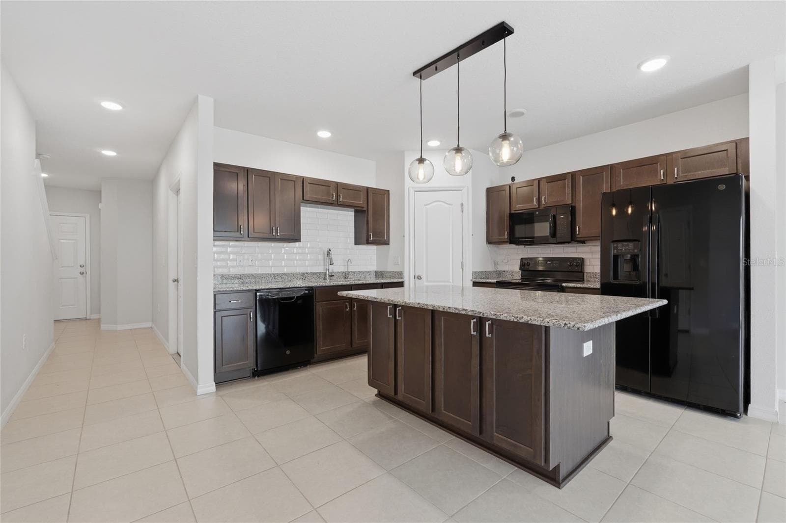 Townhouse at 3857 HAMPSTEAD LN, LAKELAND, photo 7 of 41