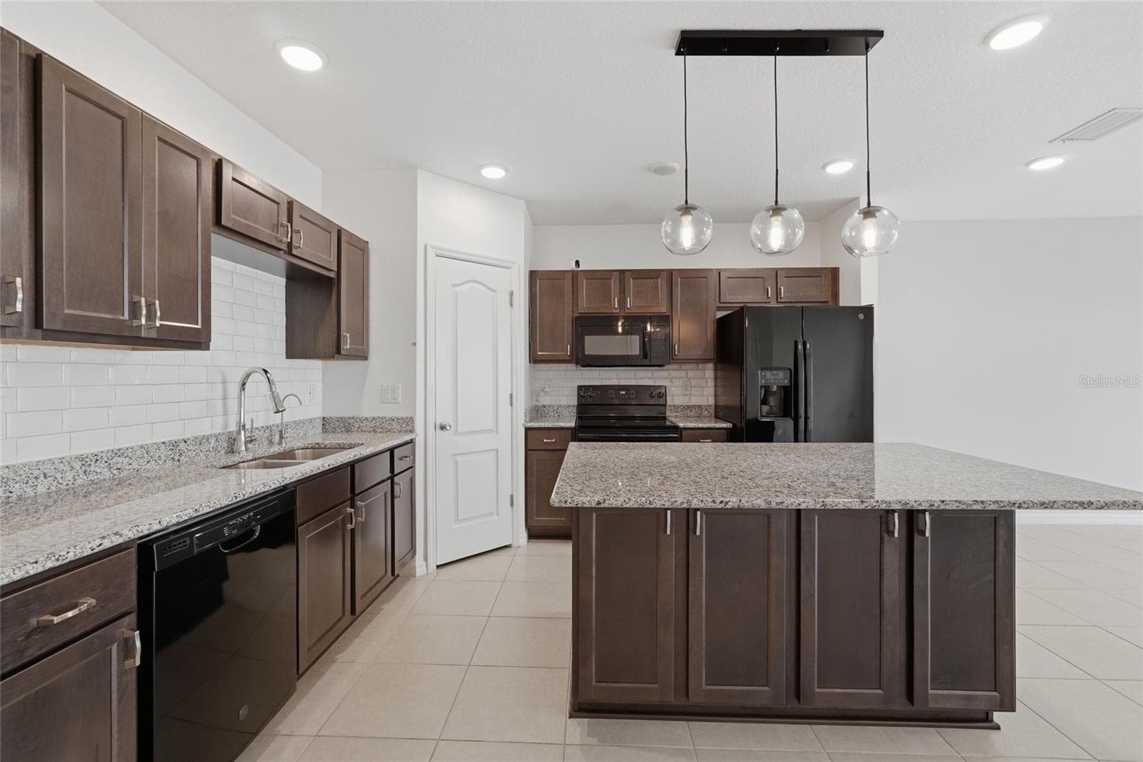 Townhouse at 3857 HAMPSTEAD LN, LAKELAND, photo 12 of 41