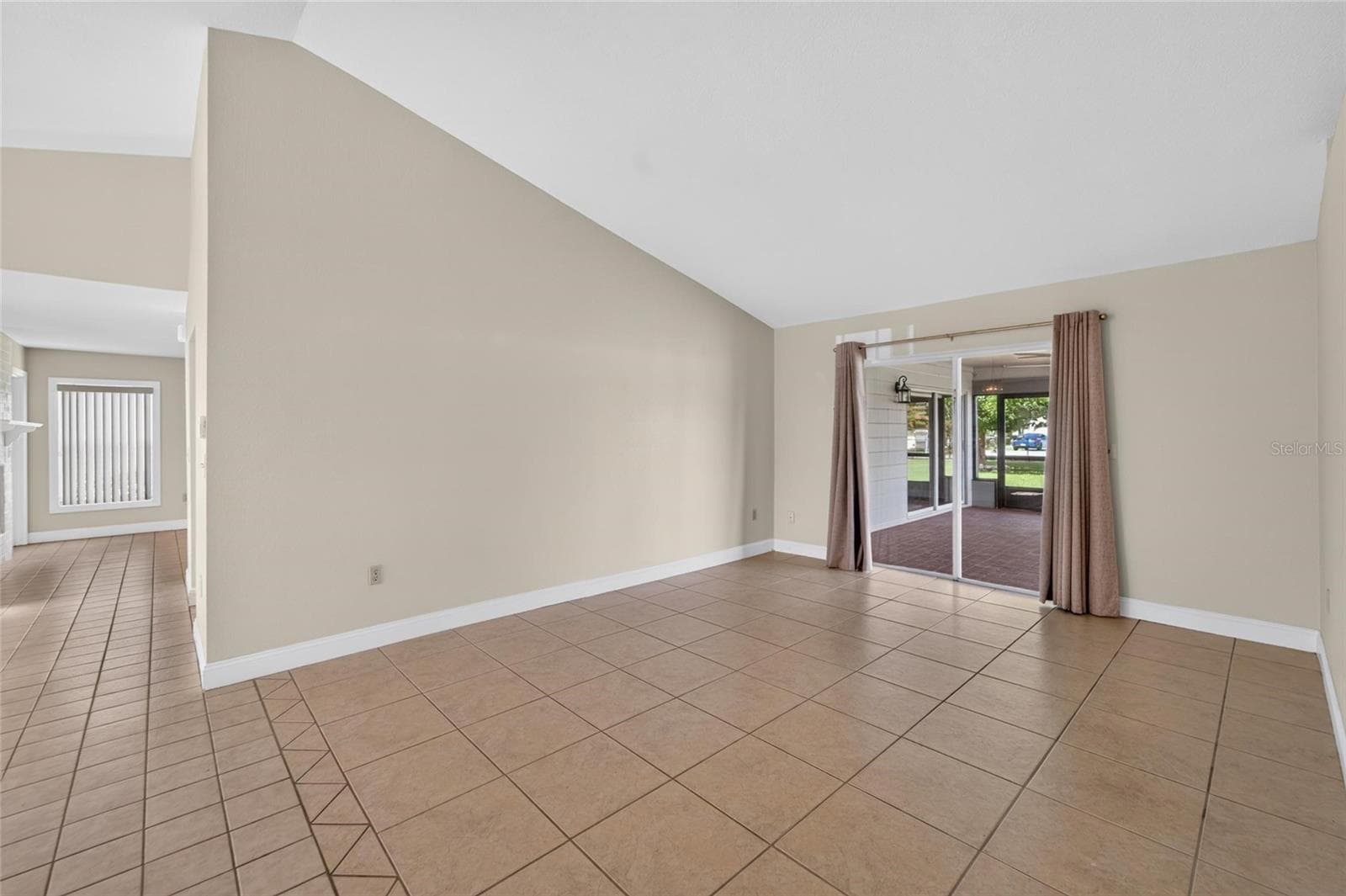 Single Family Residence at 5309 ST LUCIA DR, LAKELAND, photo 8 of 97