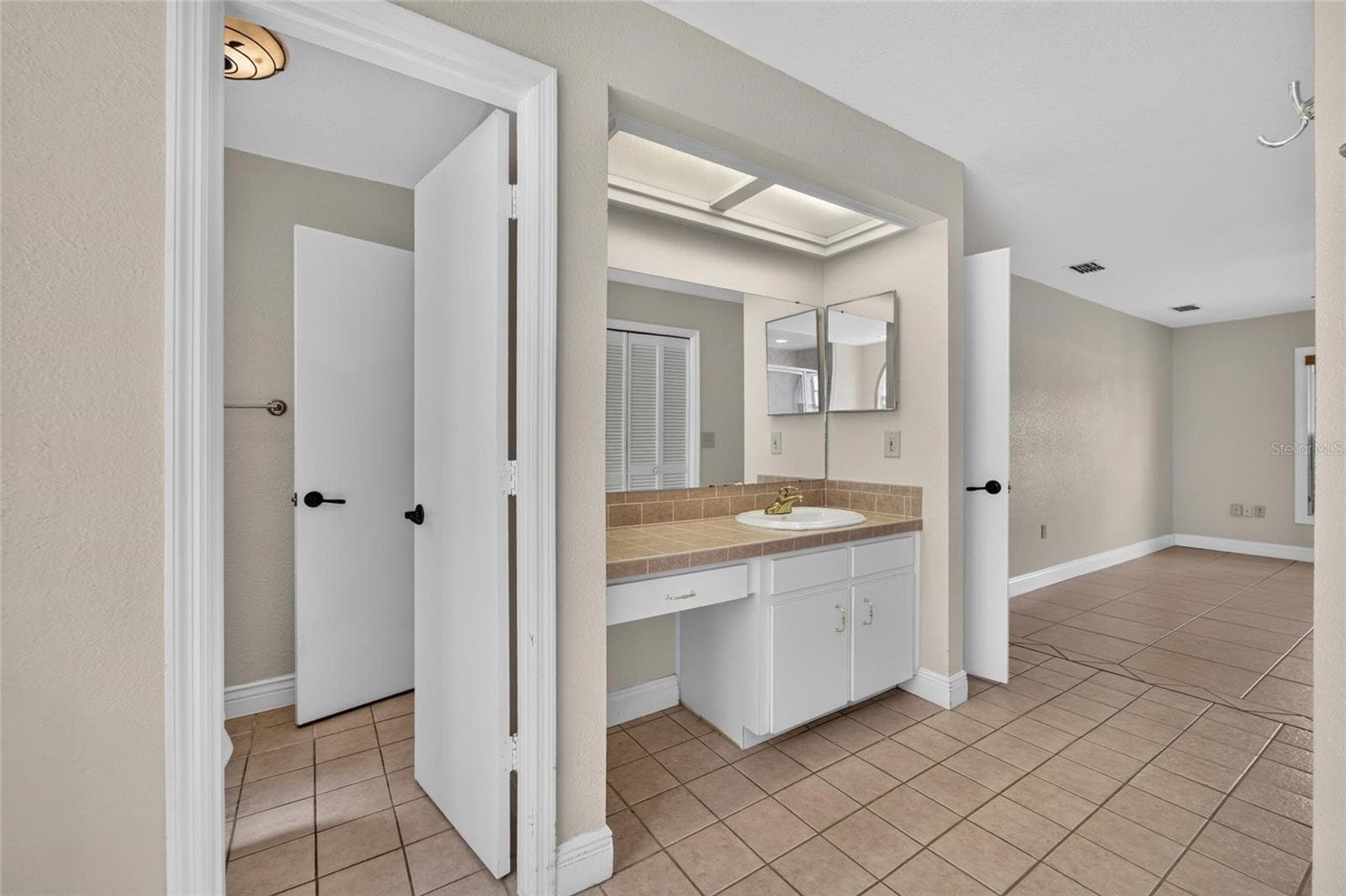 1st Primary Bathroom (1st Floor) - 5309 ST LUCIA DR, LAKELAND