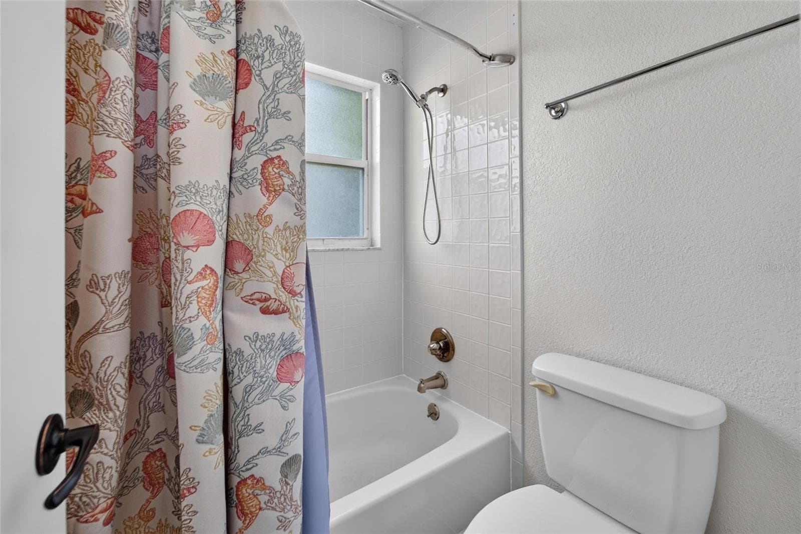 2nd story bath - 5309 ST LUCIA DR, LAKELAND