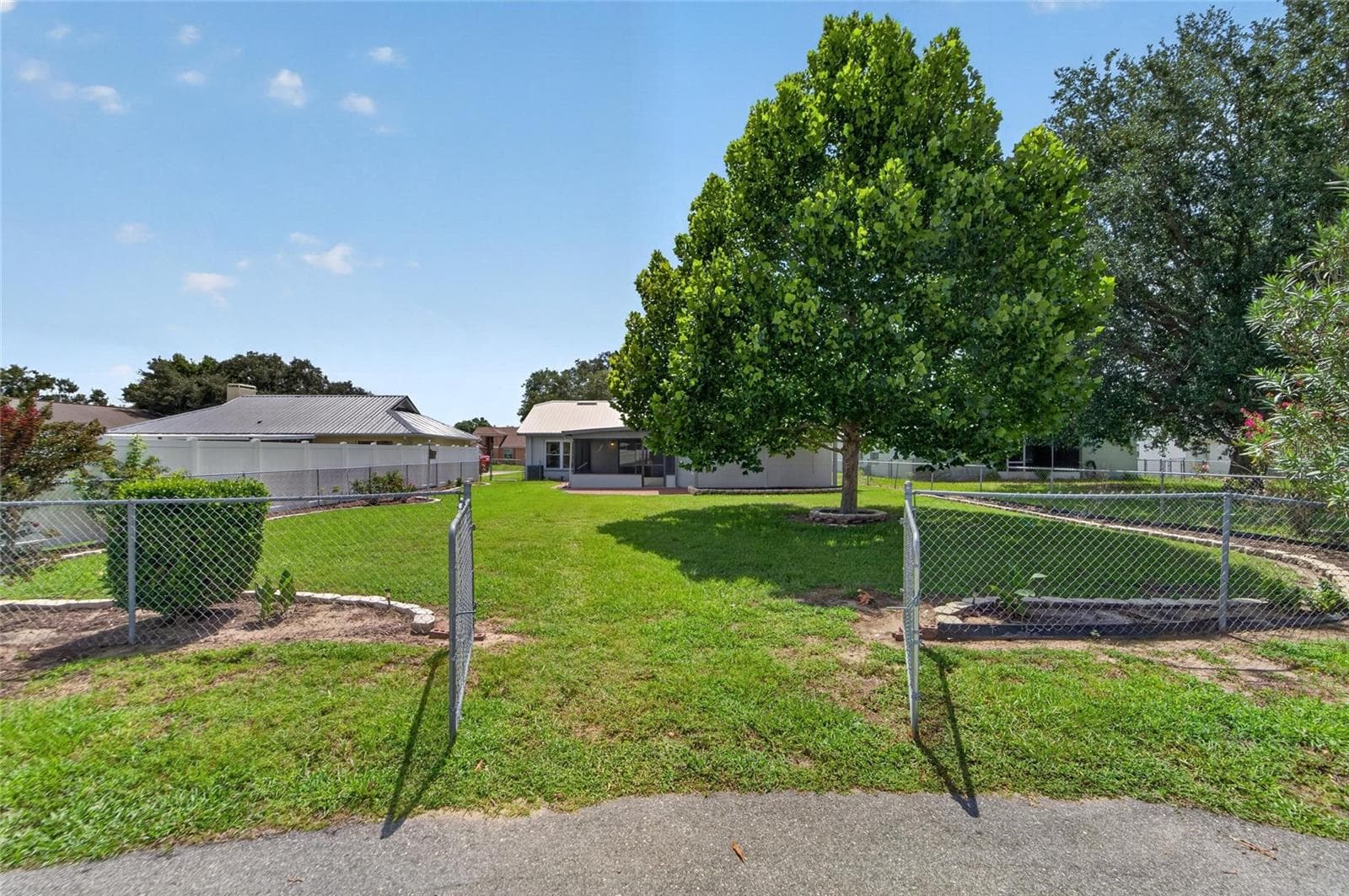Access to backyard from Tillery Rd - 5309 ST LUCIA DR, LAKELAND