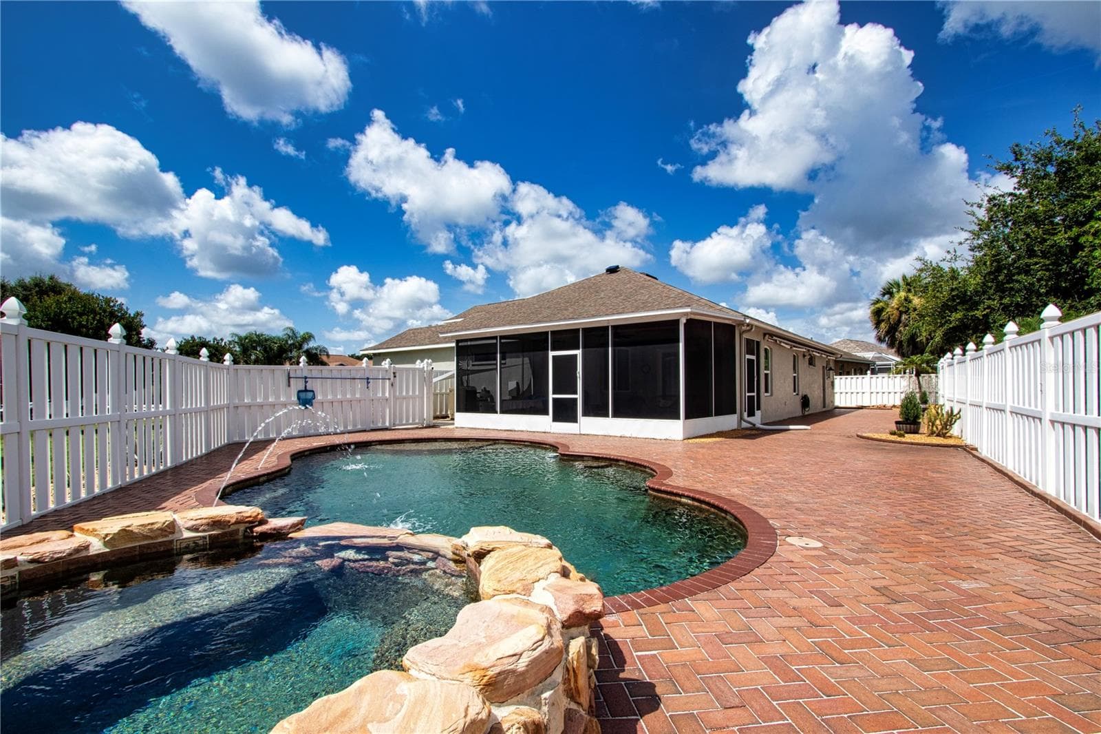 Single Family Residence at 515 PLANTERS MANOR WAY, BRADENTON, photo 2 of 75