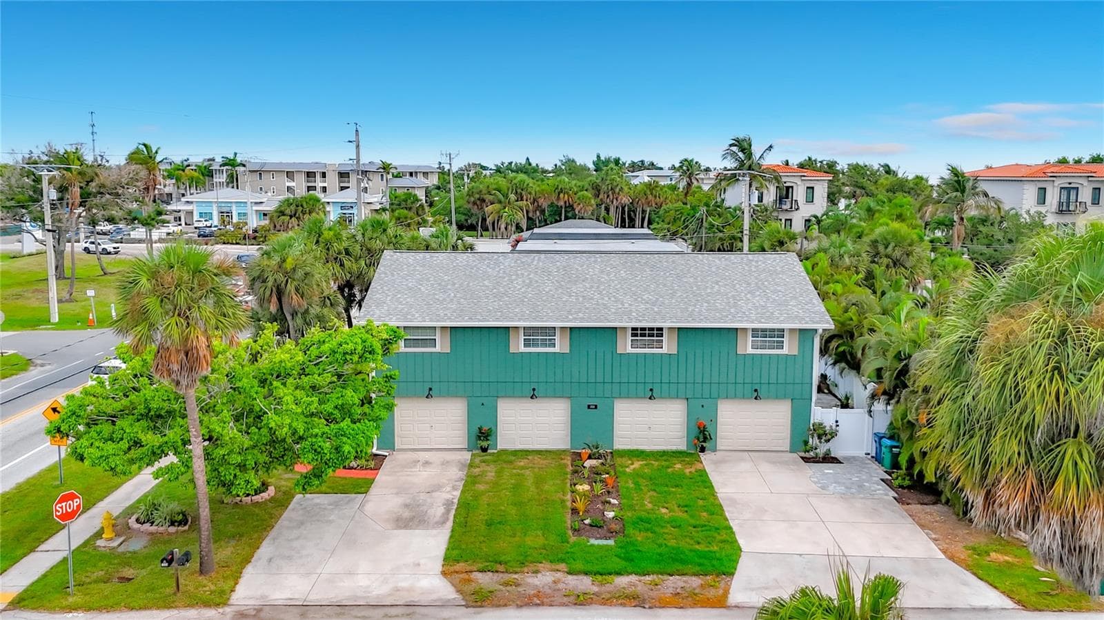 lots of parking - Corner lot - 202 PEACOCK LN #A, HOLMES BEACH