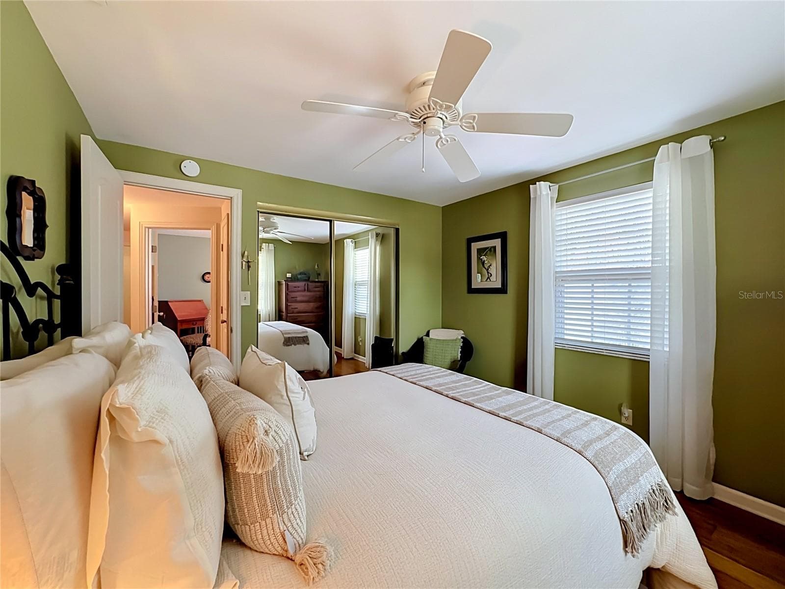 Owners suite - 202 PEACOCK LN #A, HOLMES BEACH