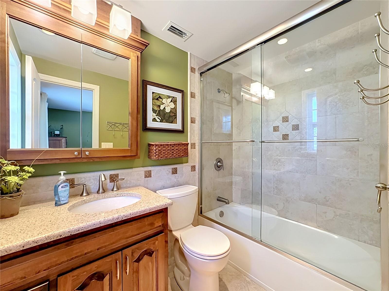 Owners suite full bath with tub and shower - 202 PEACOCK LN #A, HOLMES BEACH
