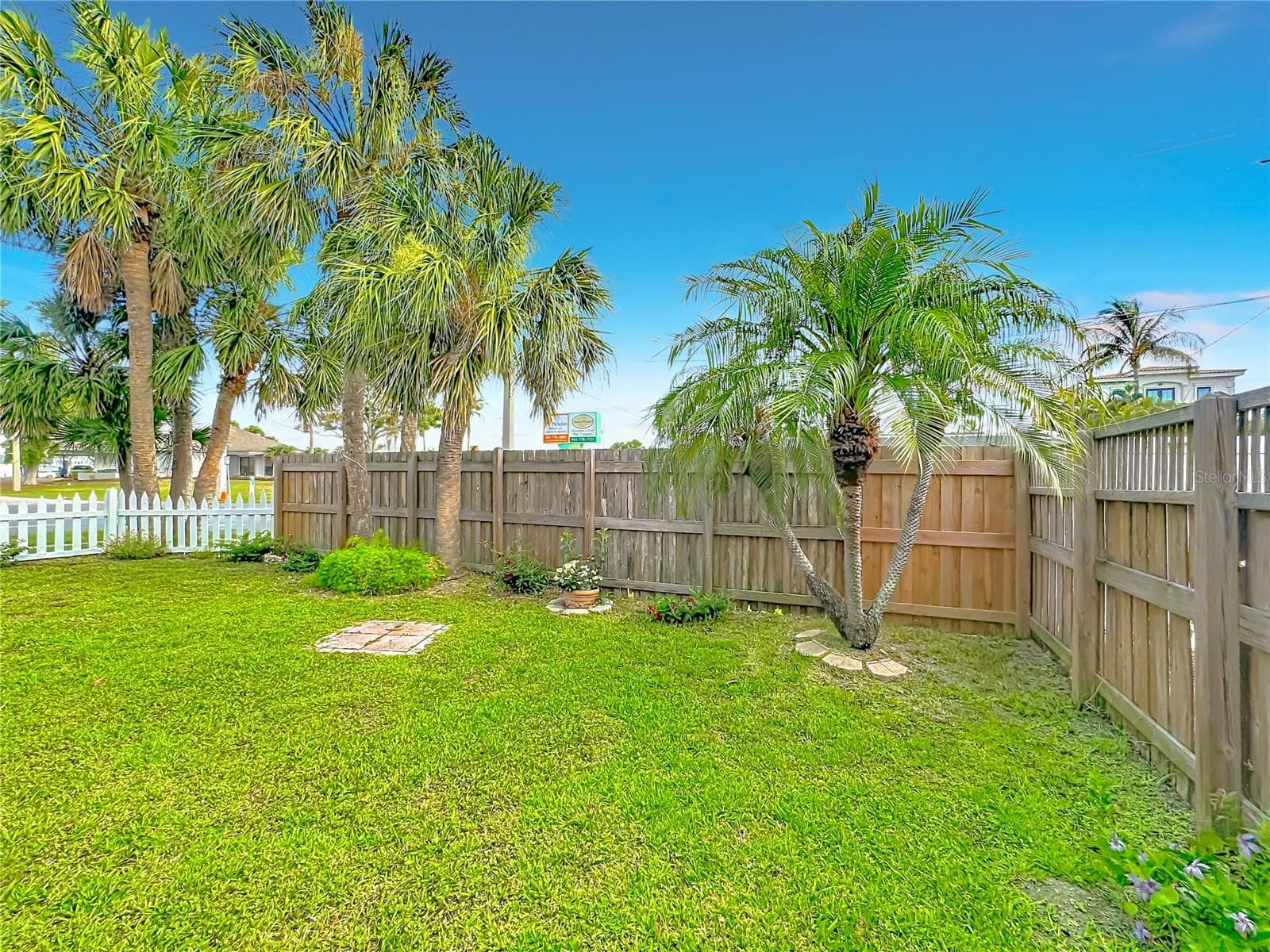 Back yard area - 202 PEACOCK LN #A, HOLMES BEACH