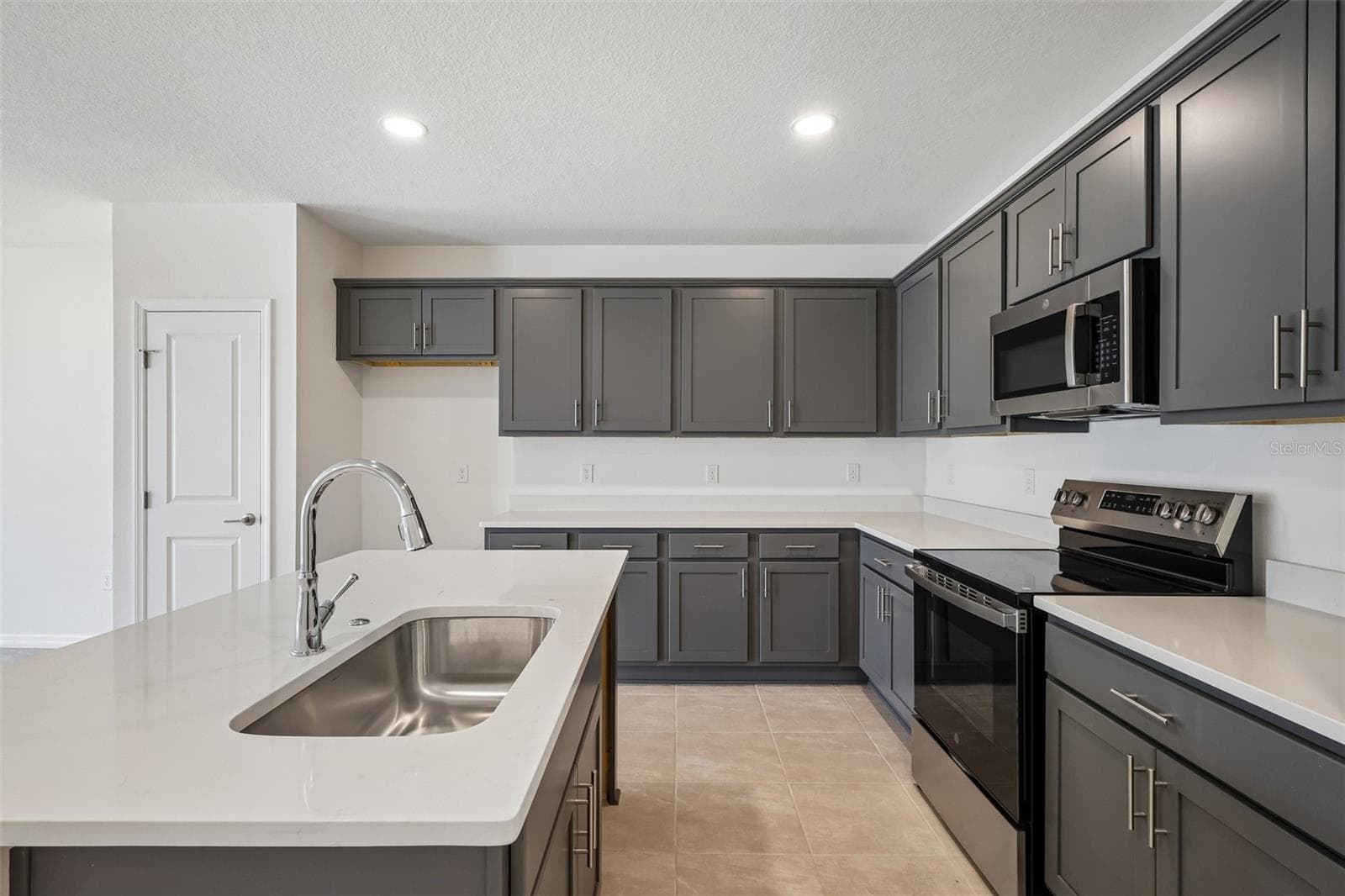 Townhouse at 34559 TURPINS AVE, ZEPHYRHILLS, photo 10 of 30