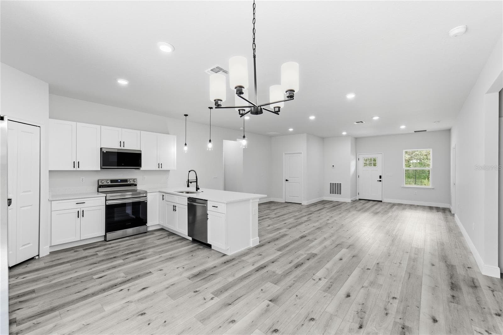 Single Family Residence at 8809 N CIRCULAR WAY, CITRUS SPRINGS, photo 16 of 35