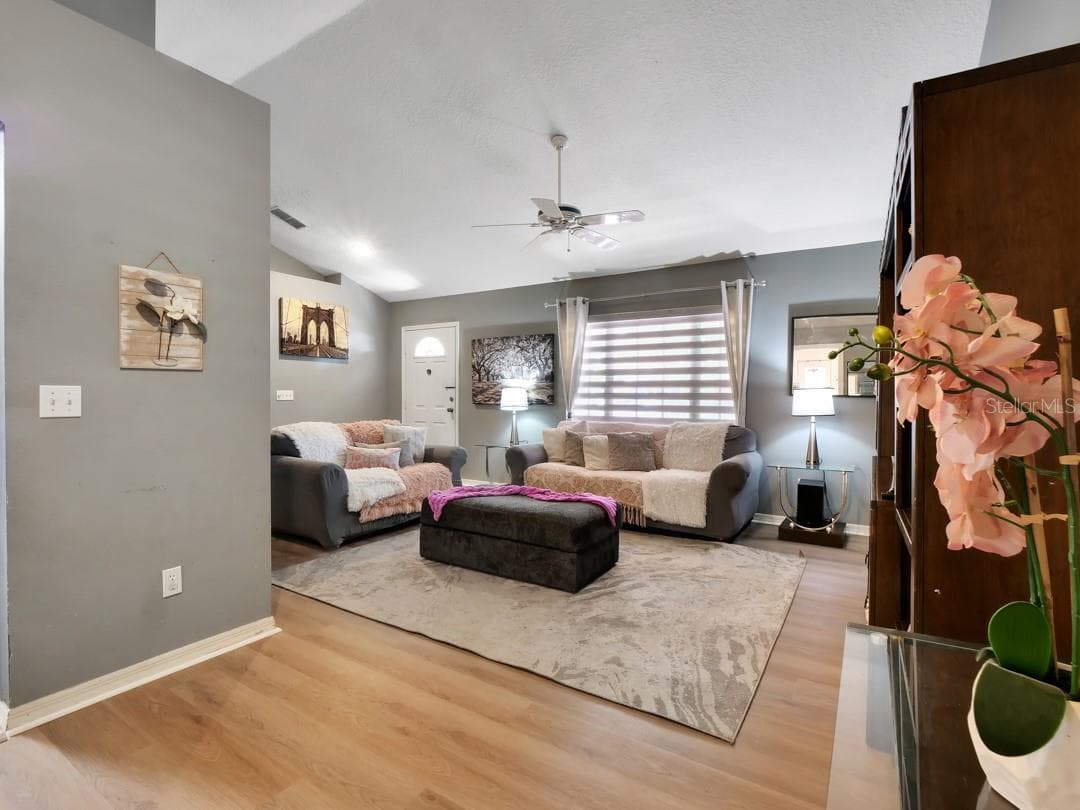 Single Family Residence at 1048 MALLETWOOD DR, BRANDON, photo 16 of 55