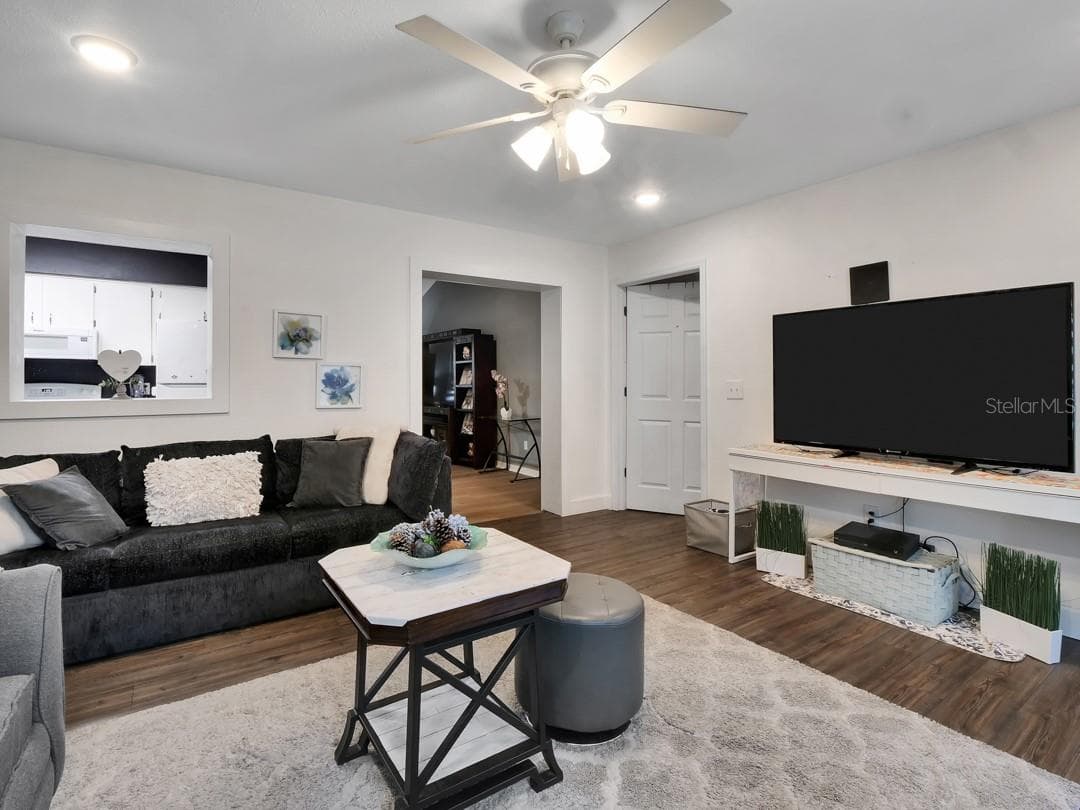 Single Family Residence at 1048 MALLETWOOD DR, BRANDON, photo 20 of 55