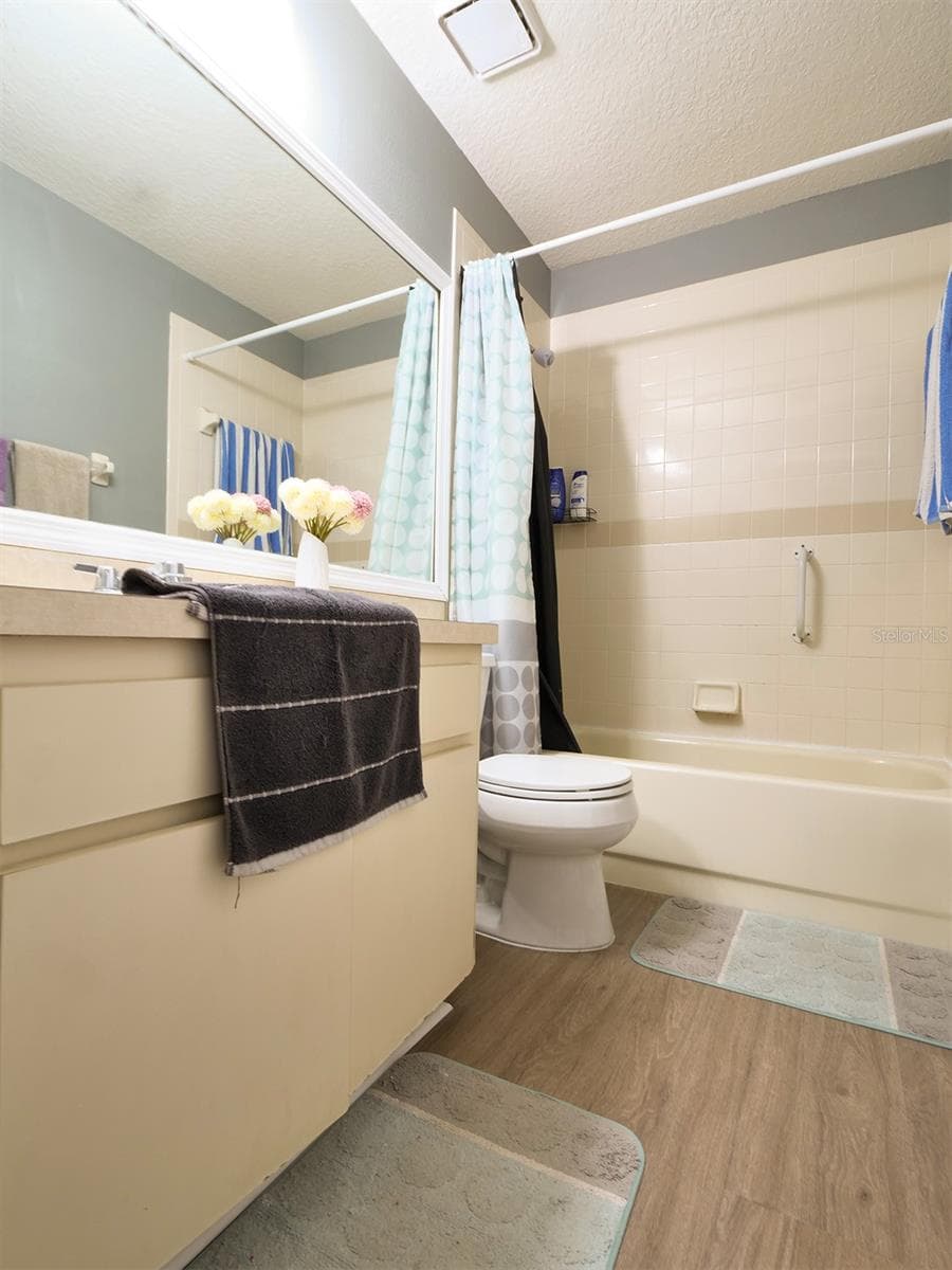 Single Family Residence at 1048 MALLETWOOD DR, BRANDON, photo 40 of 55