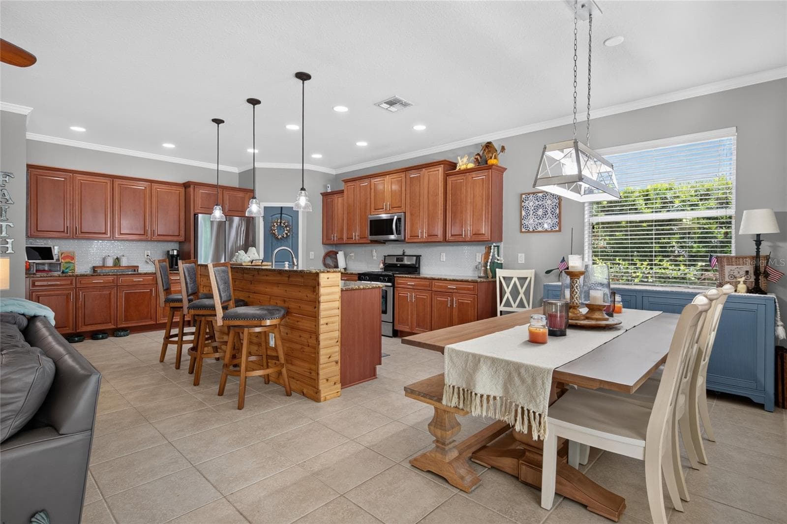 Single Family Residence at 15601 STARLING WATER DR, LITHIA, photo 19 of 78