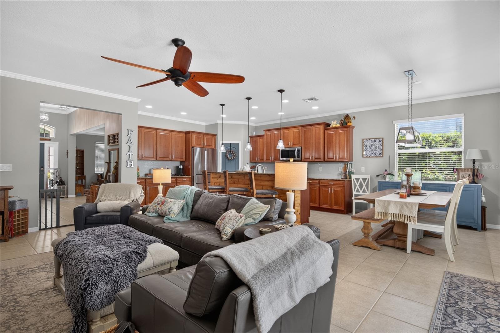 Single Family Residence at 15601 STARLING WATER DR, LITHIA, photo 20 of 78