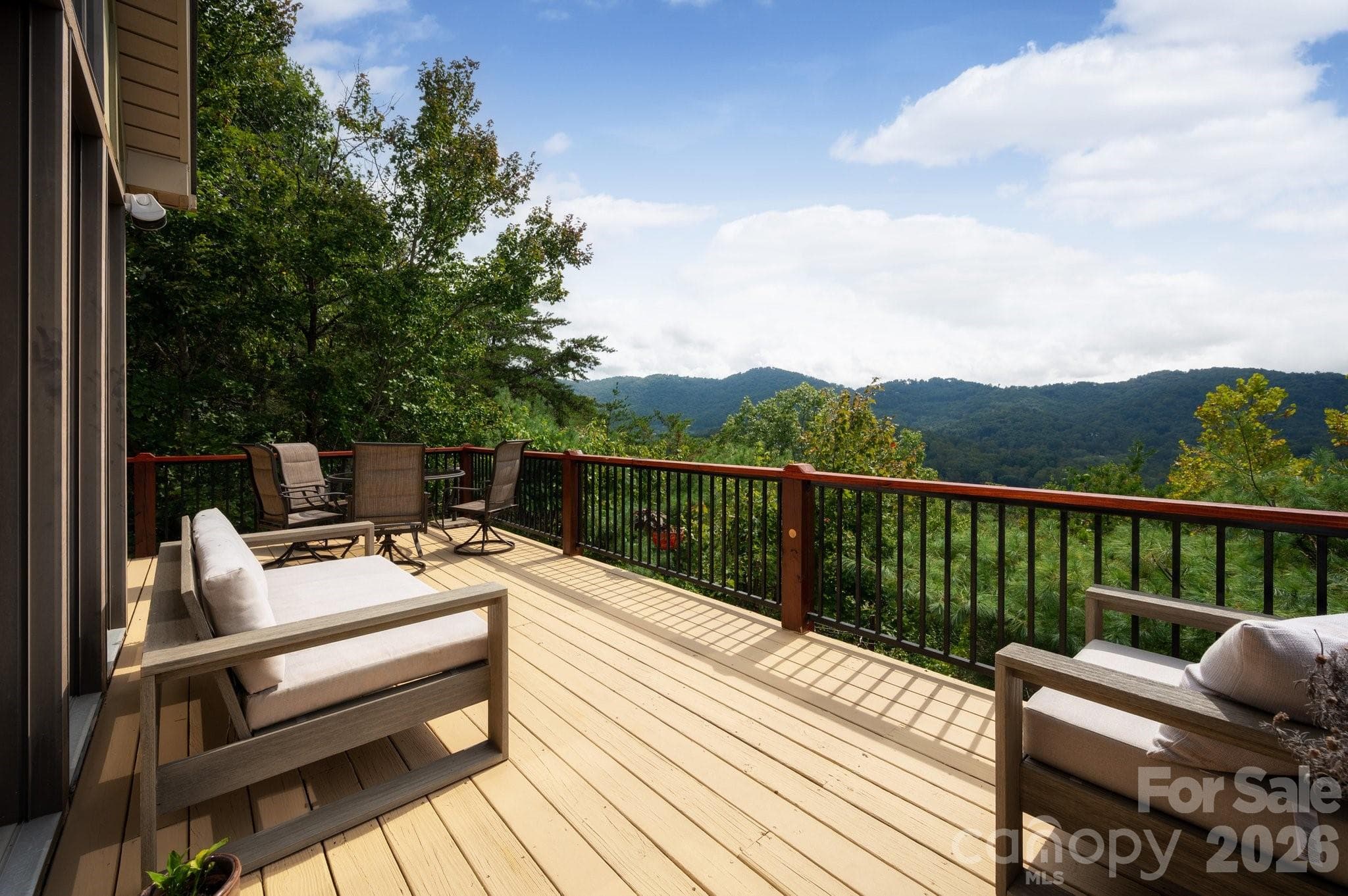 Enjoy Sunsets and Stunning Views from the Deck - Asheville