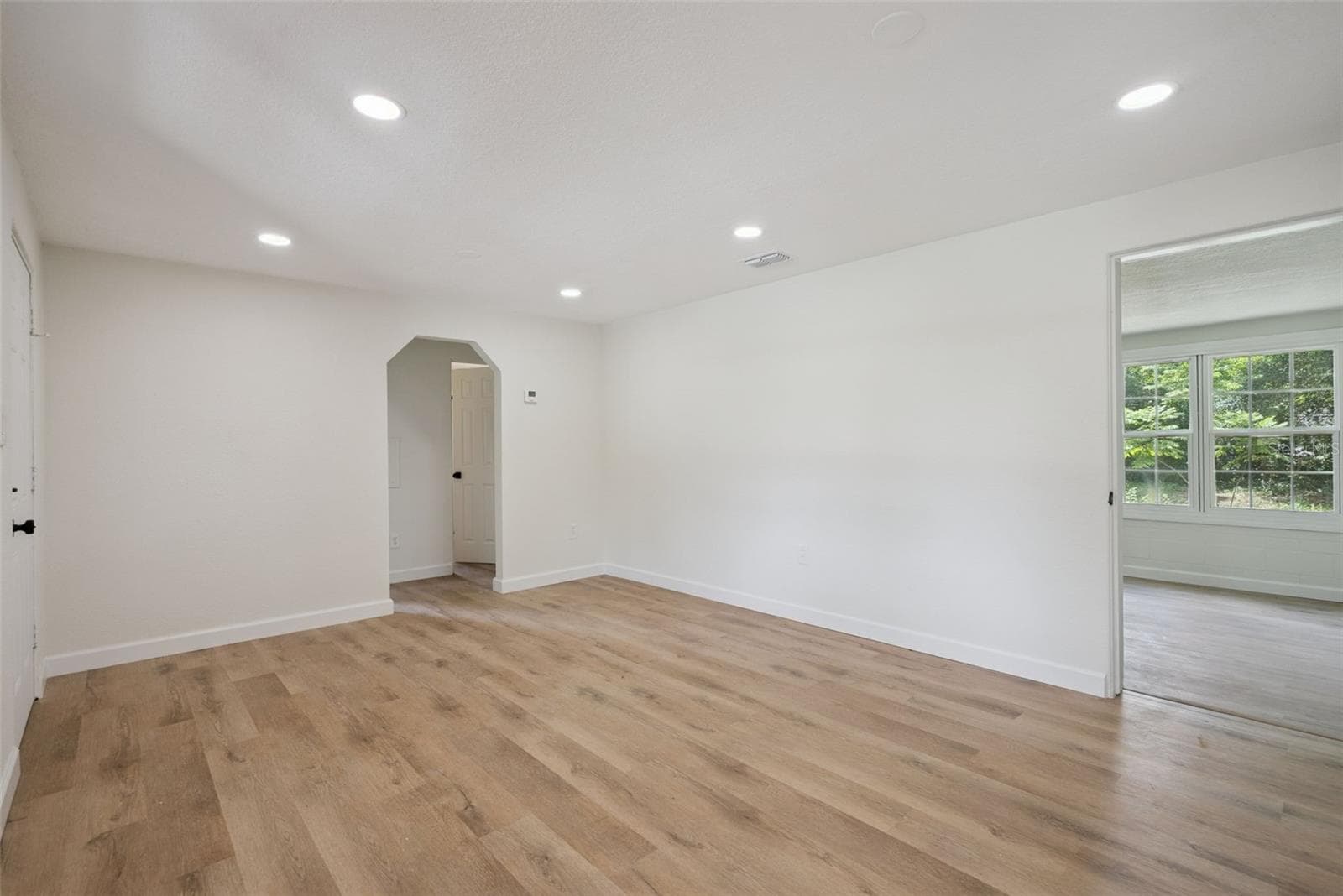Single Family Residence at 137 LUCERNE DR, DEBARY, photo 6 of 28