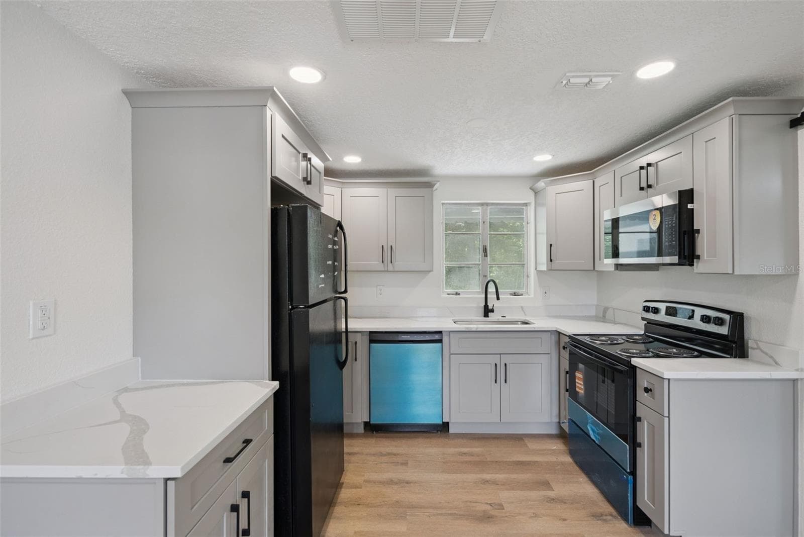 Single Family Residence at 137 LUCERNE DR, DEBARY, photo 11 of 28