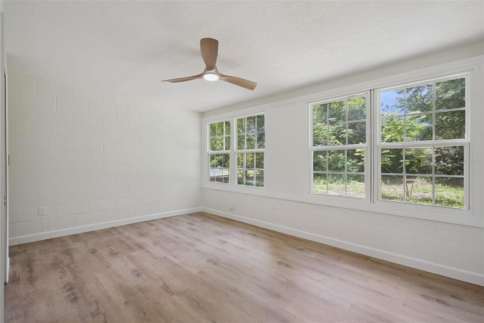 Single Family Residence at 137 LUCERNE DR, DEBARY, photo 15 of 28