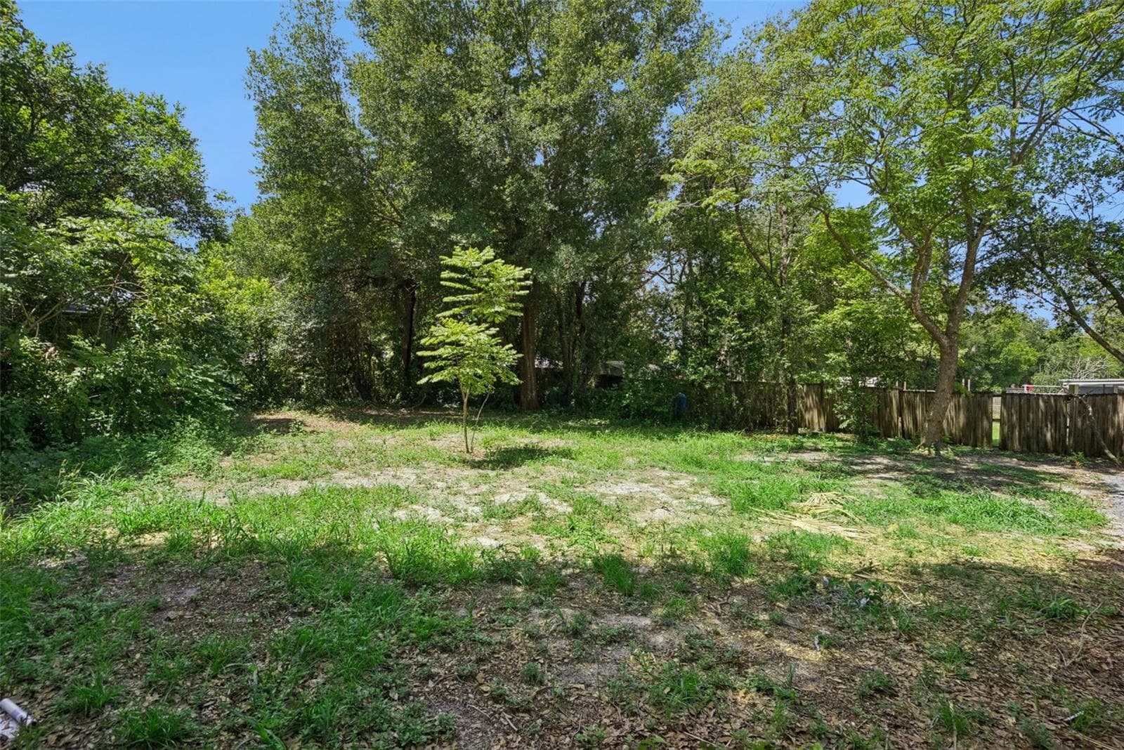 Single Family Residence at 137 LUCERNE DR, DEBARY, photo 26 of 28