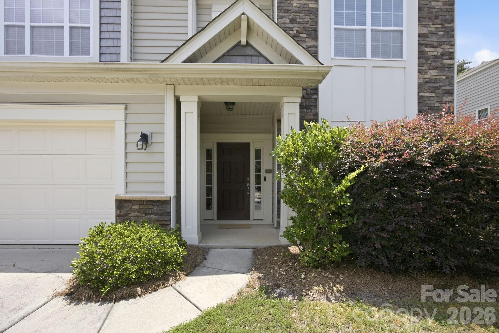 Single Family Residence at 14711 Brannock Hills Drive, Charlotte, photo 2 of 34