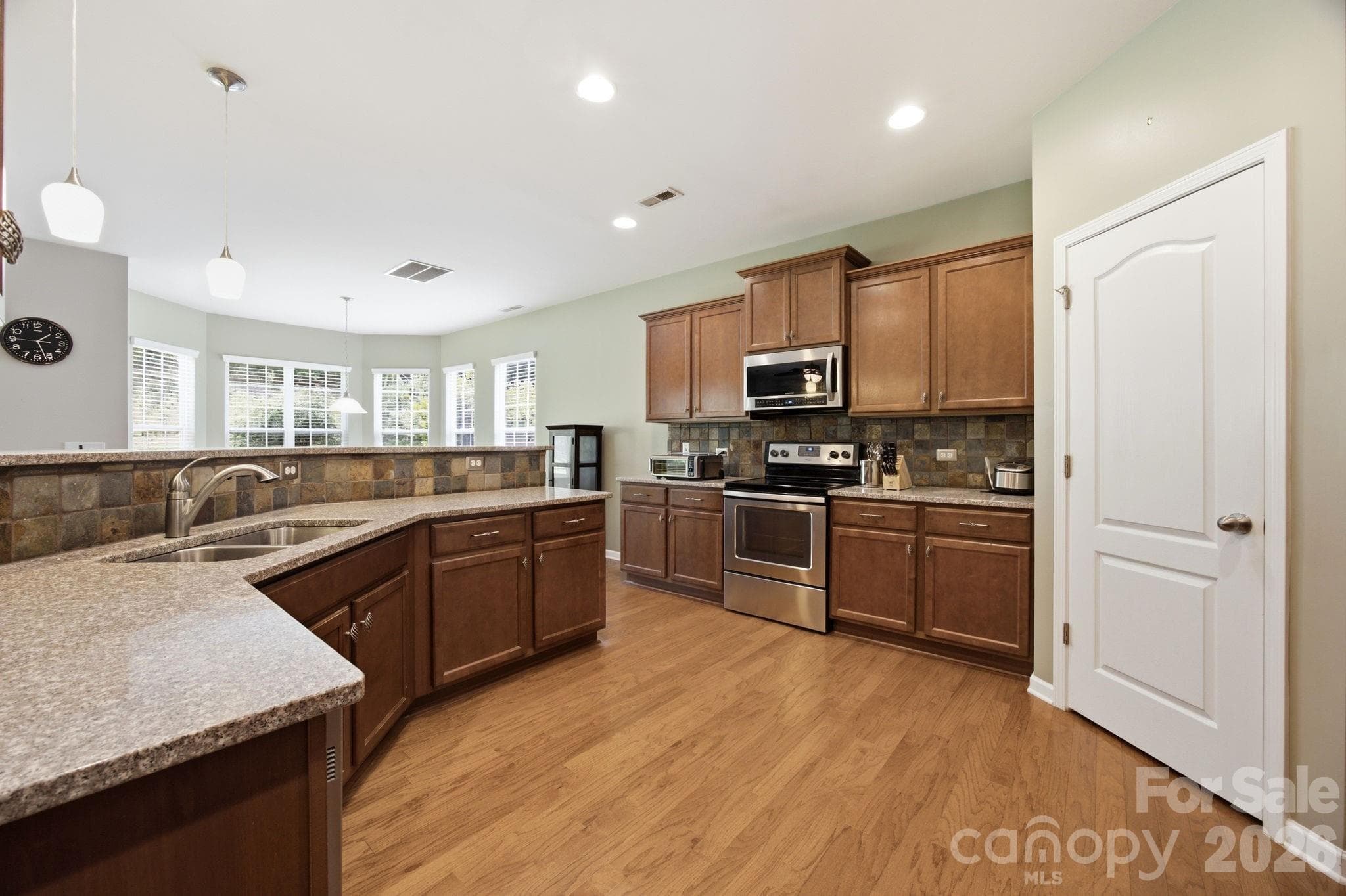 Single Family Residence at 14711 Brannock Hills Drive, Charlotte, photo 7 of 34