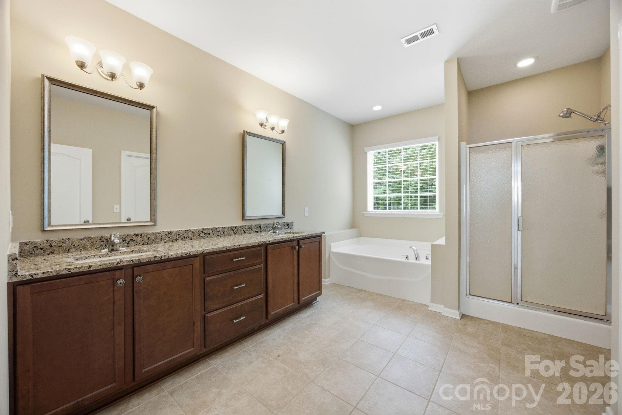 Single Family Residence at 14711 Brannock Hills Drive, Charlotte, photo 17 of 34