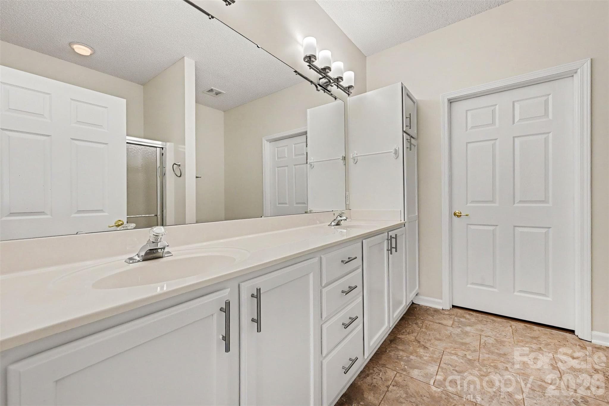 Primary Ensuite - Charlotte