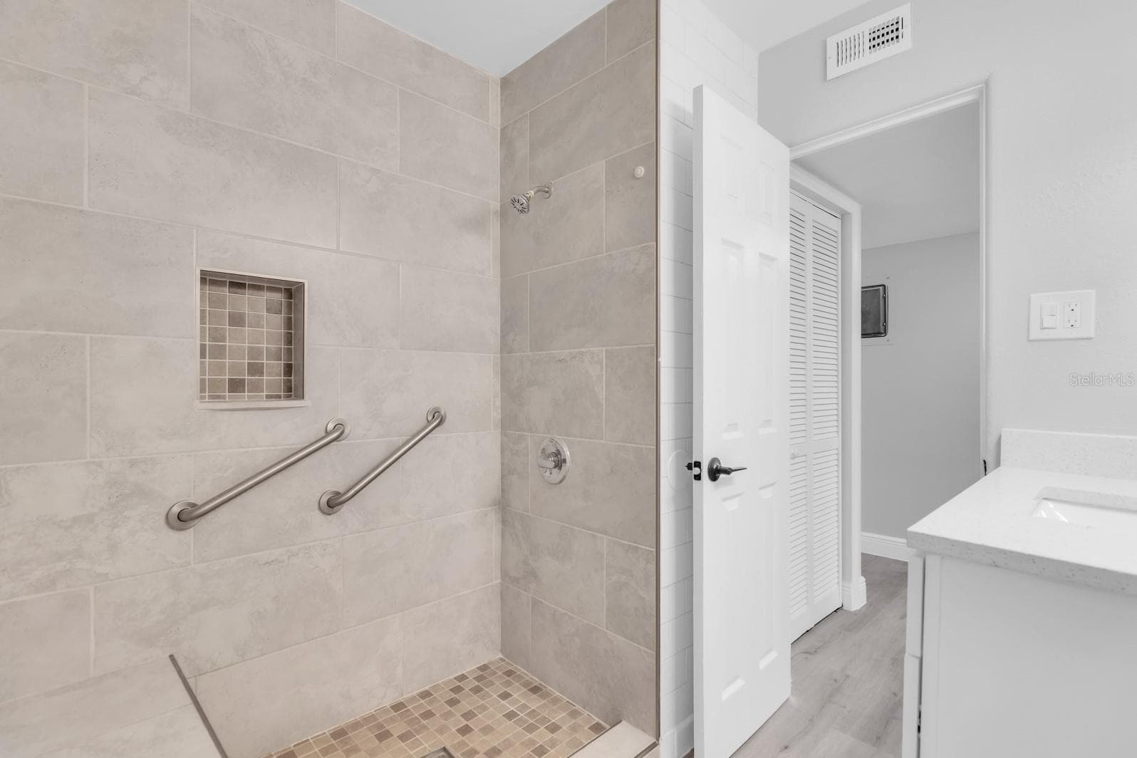 Single Family Residence at 1007 EGAN DR, ORLANDO, photo 11 of 30