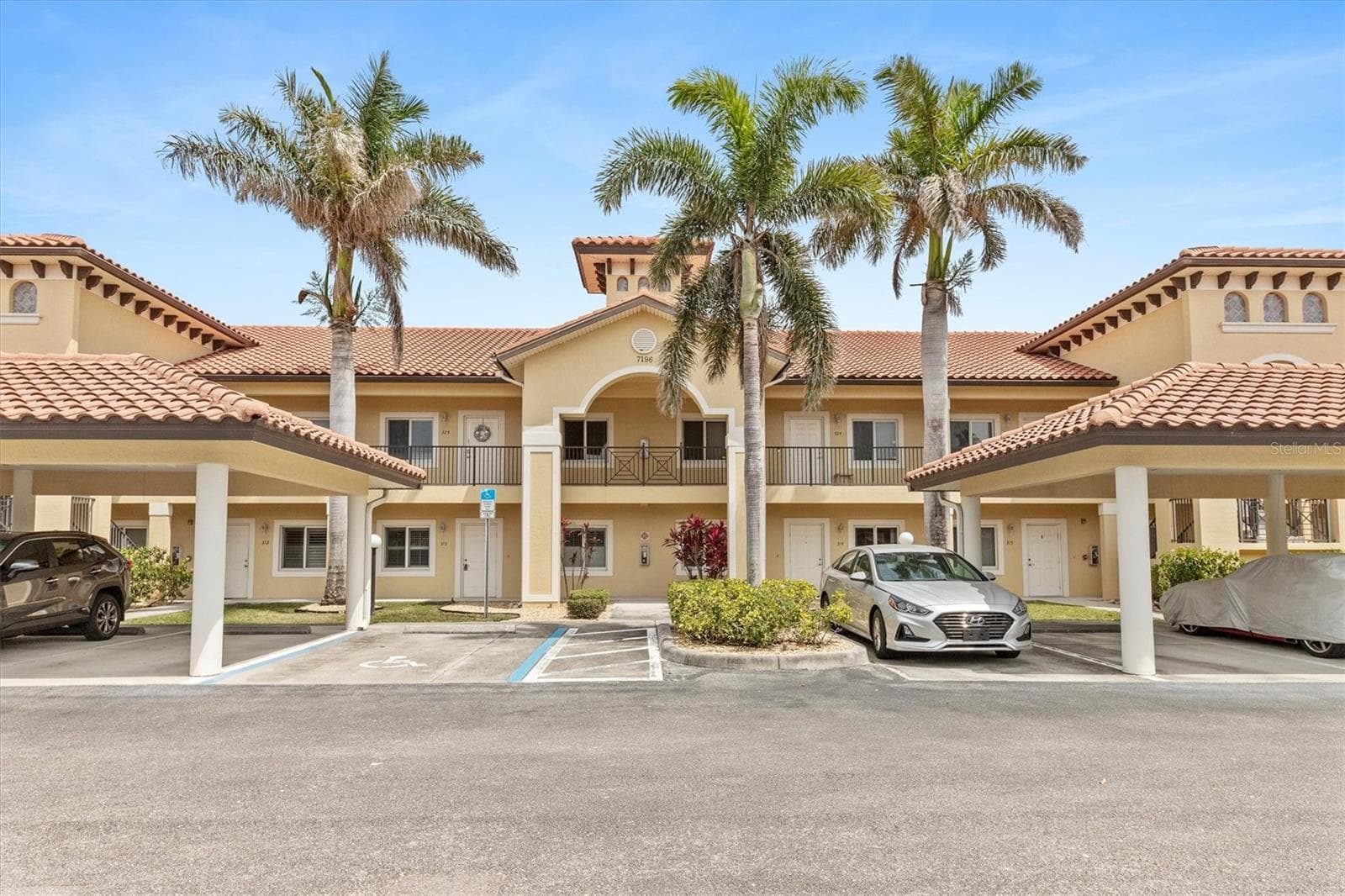 7196 N PLUM TREE #321