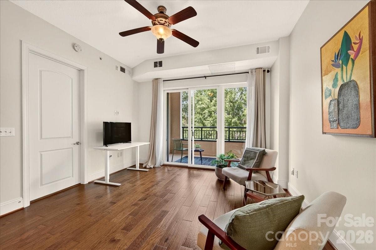 Light-filled main living area with high ceilings - Charlotte