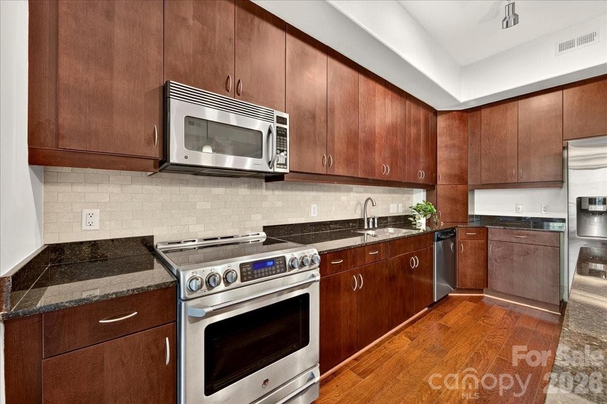 So much counter space! - Charlotte