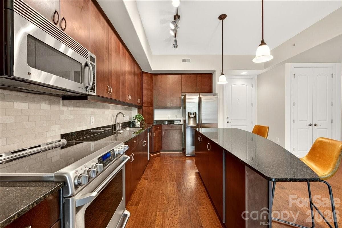 Condominium at Charlotte, photo 4 of 41