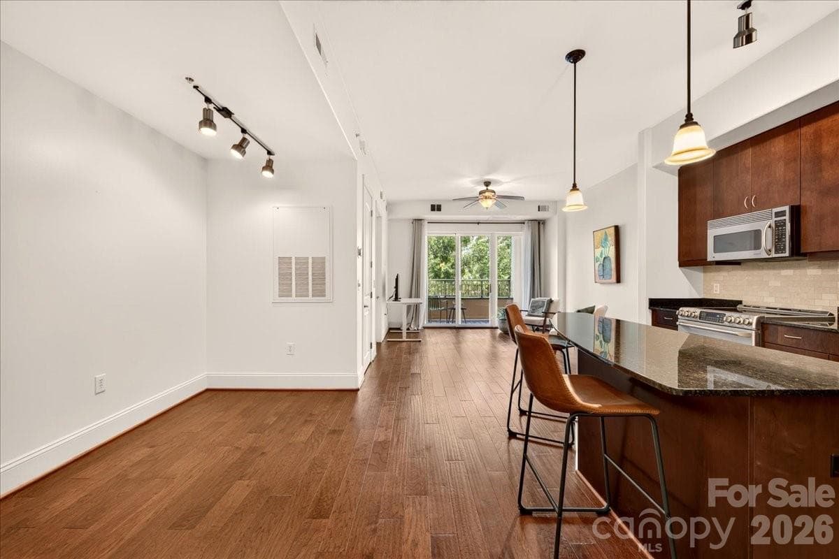 Light-filled, airy, and warm - Charlotte