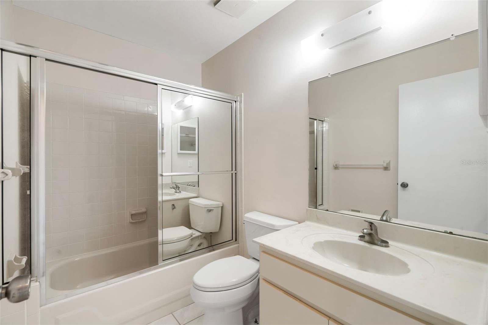 Guest bathroom - 4109 89TH AVE N, PINELLAS PARK