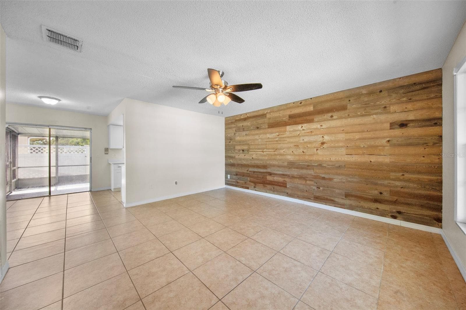 Large open living area - 142 BAYBERRY CT, WINTER SPRINGS