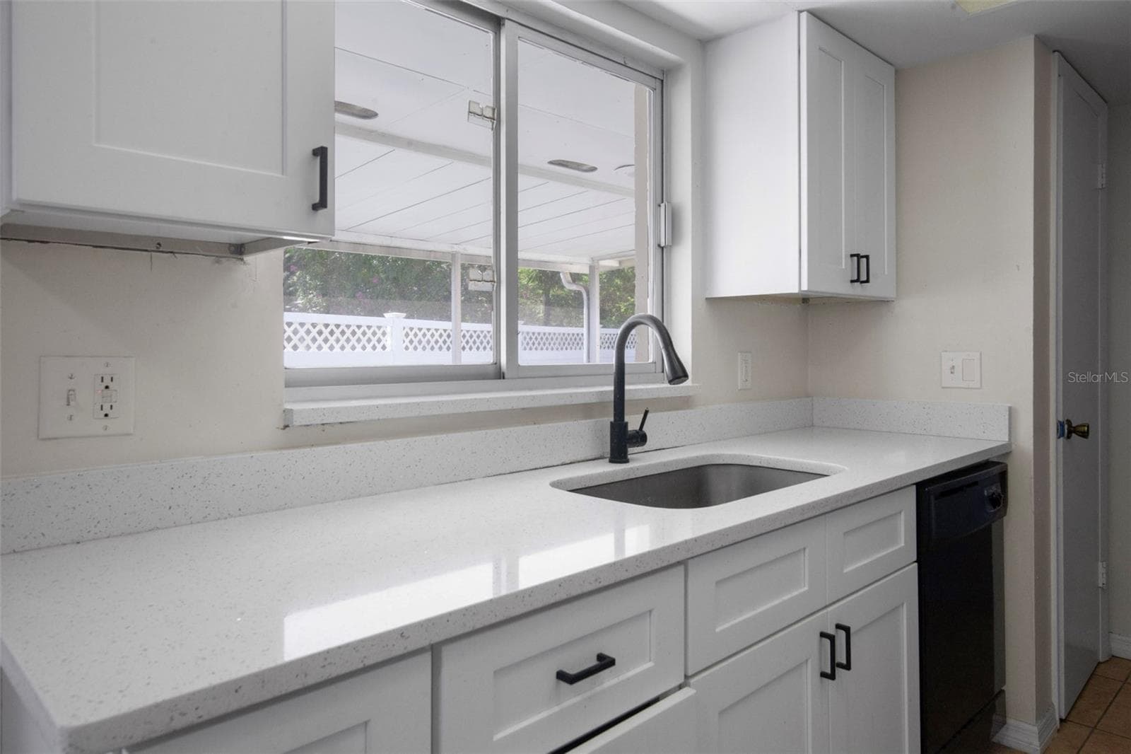 Pass through window - 142 BAYBERRY CT, WINTER SPRINGS