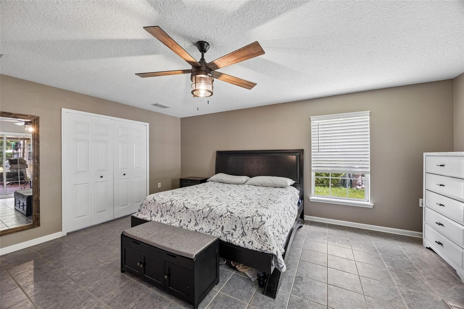 Notice tile flooring - 134 BOWFIN DR, PALATKA