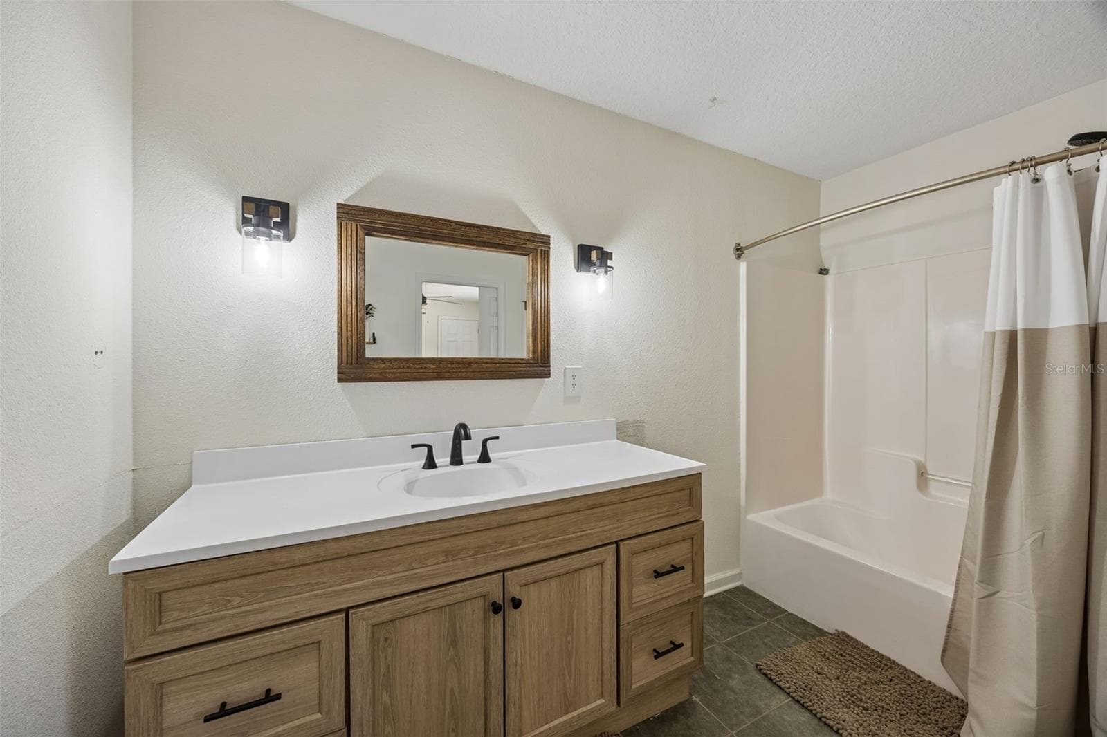 Shares a full bathroom - 134 BOWFIN DR, PALATKA