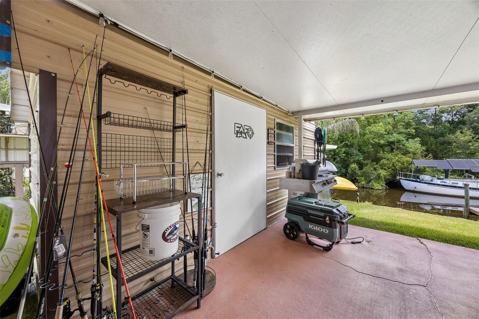 Opens to - 134 BOWFIN DR, PALATKA