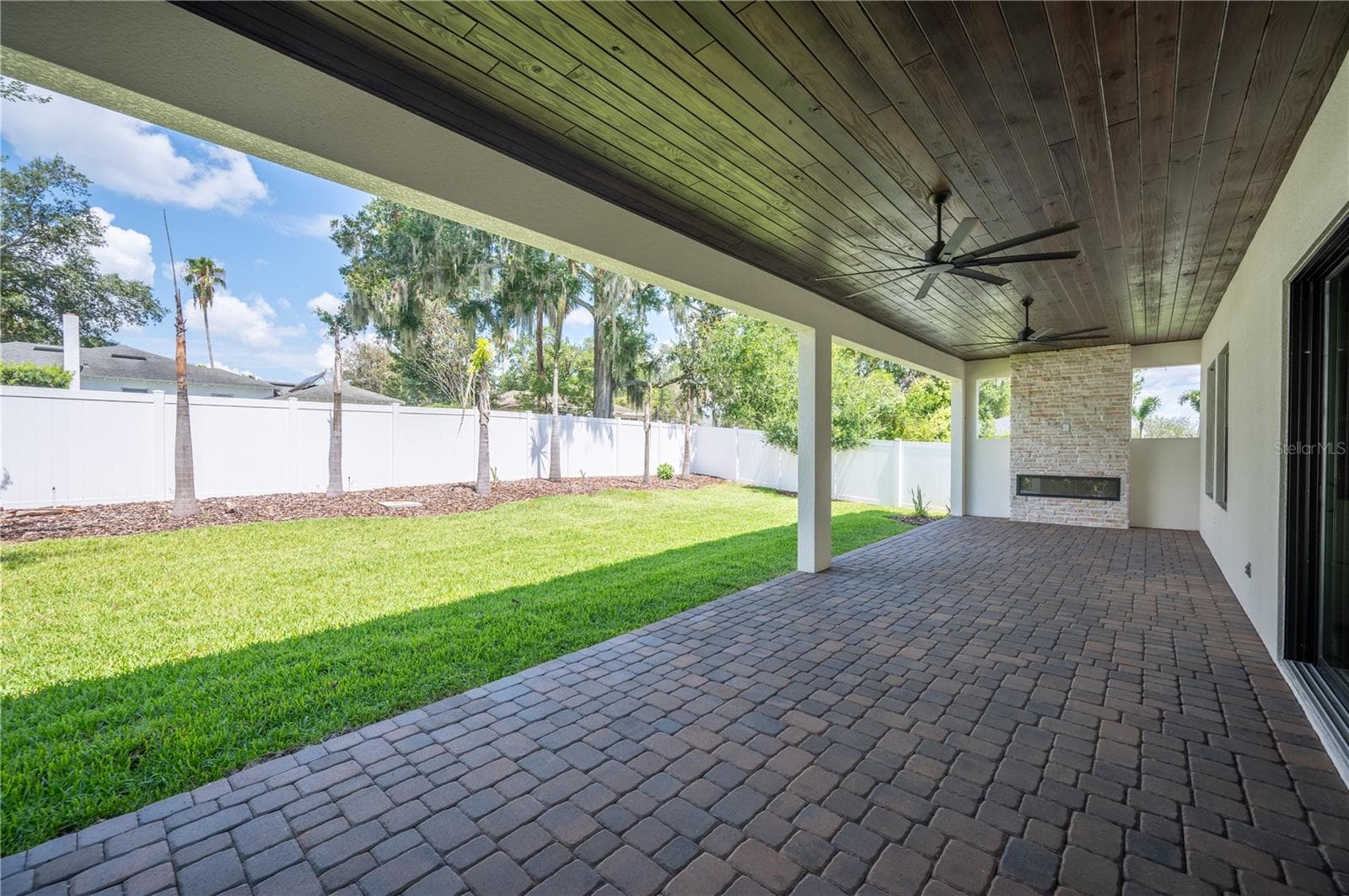 45ft paver lanai with stone fireplace and outdoor serving area - 2403 DERBYSHIRE AVE, LAKELAND