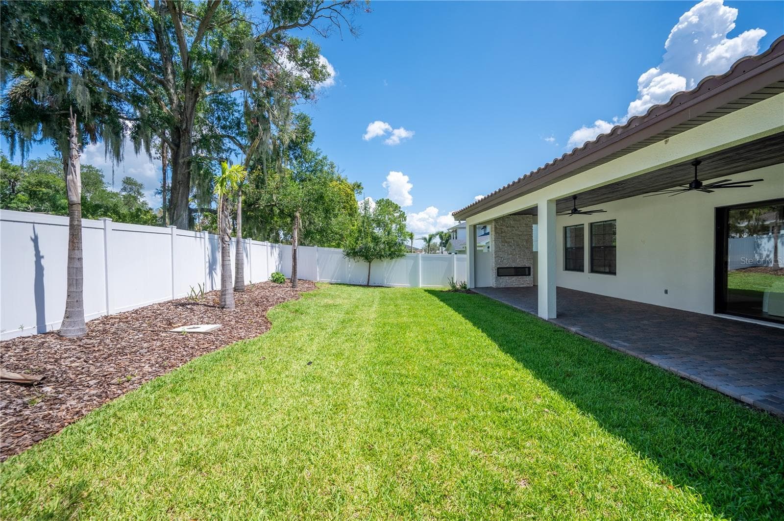 Fully fenced backyard - 2403 DERBYSHIRE AVE, LAKELAND