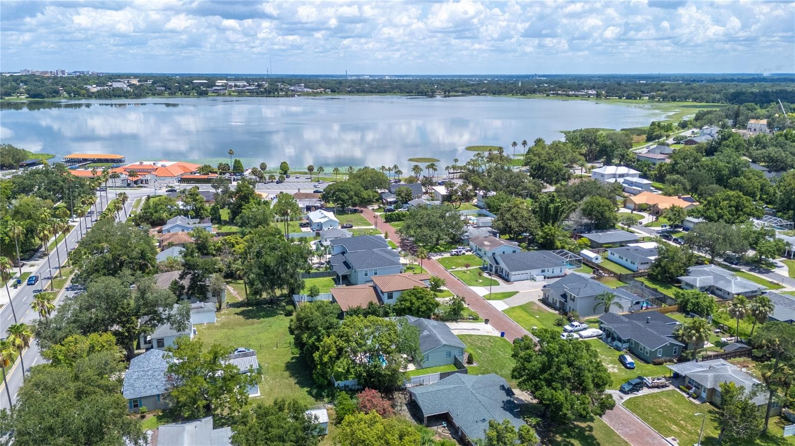 Proximity to Lake Hollingsworth - 2403 DERBYSHIRE AVE, LAKELAND