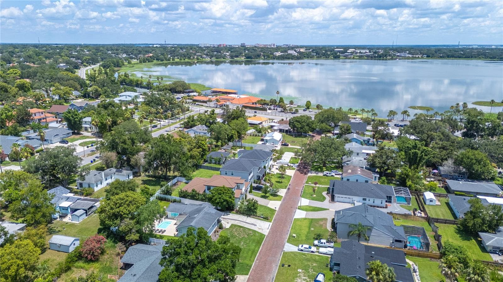 Proximity to Lake Hollingsworth - 2403 DERBYSHIRE AVE, LAKELAND