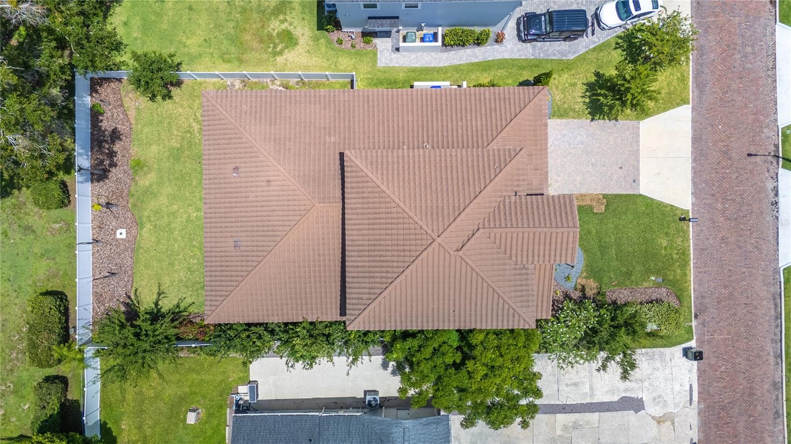 Spanish tile roof - 2403 DERBYSHIRE AVE, LAKELAND