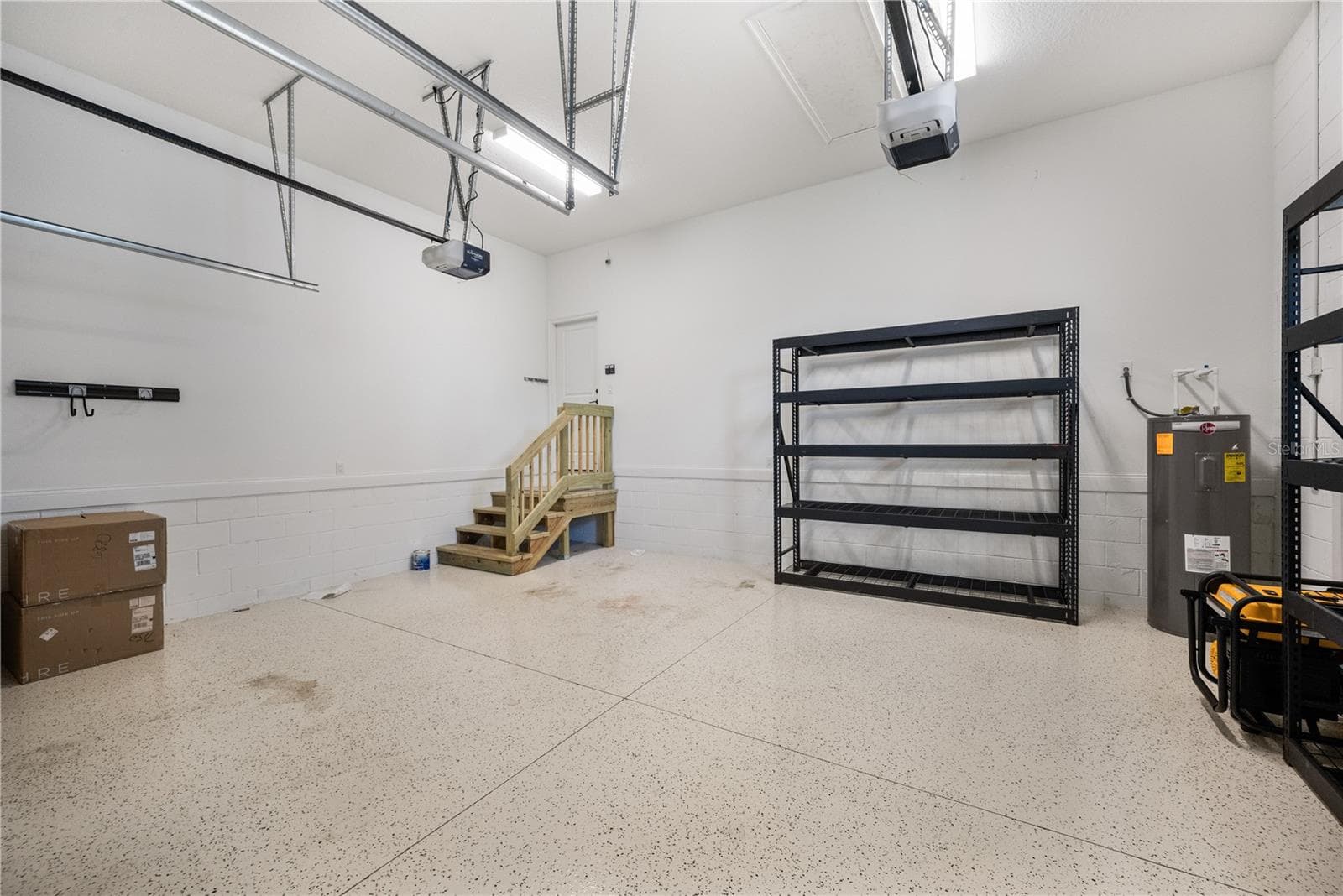 Garage - 2403 DERBYSHIRE AVE, LAKELAND